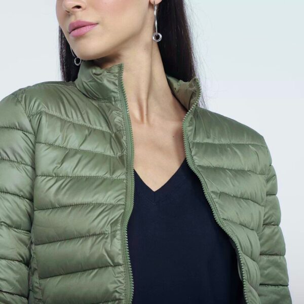 Jaqueta Puffer Acolchoada Verde Militar sem capuz